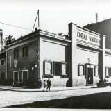 La seconda sede del cine-teatro Umberto all'angolo tra piazza Umberto e via Niccol� Dall�Arca (foto dell'Archivio Centro Studi Baresi di Felice Giovine)
